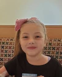 Stella Masters's Instagram, Twitter & Facebook