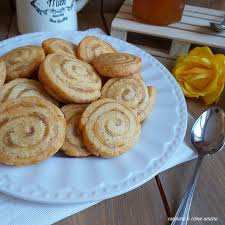 1 rotolo di pasta sfoglia fragole fresche marmellata di fragole stendete la pasta sfoglia su un piano, lavate e tagliate le fragole. Biscotto Girella Con Marmellata Cucinare E Come Amare