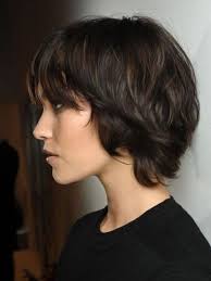 Dark hair with light brown golden highlights. Dark Brown Hairstyles For Short Hair Cute Easy Haircut Popular Haircuts Hair Styles Short Hair Styles Short Hair With Layers