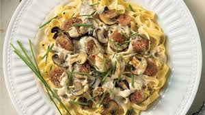 Pates Aux Saucisses Aux Champignons Et Au Fromage Bleu Recipe Blue Cheese Pasta Pasta Sausage Pasta