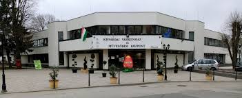 A könnyítések hatásra, igaz visszafogottan, de a helyi rendezvényeket, falunapokat újra elkezdték szervezni. Kisvardai Varszinhaz Es Muvelodesi Kozpont Programturizmus