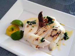 Seiches A La Plancha Et Sufrito Espagnol A L Ail Et Au Persil Recette Ptitchef Recette Recettes De Cuisine Seiche Plancha Recette