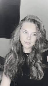 Demi Richardson's Instagram, Twitter & Facebook