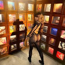 Dj sky high baaaaaby - ShesFreaky