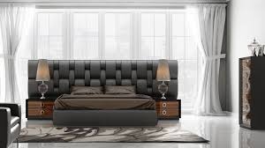 No matter whether you are single, or part a couple or else part of the growing family that you just have the king size bed. Contemporary Luxury Bedroom Set With Designer Long Exclusive Bed Luxury Bedroom Sets Luxurious Bedrooms Bedroom Set