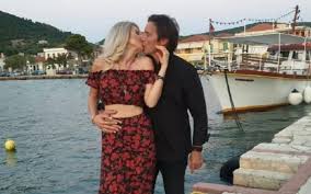 Η σοφία μαριόλα και ο στράτος τζώρτζογλου αποτελούν ένα από τα πιο αγαπημένα ζευγάρια της εγχώριας showbiz και δεν έχουν κανένα λόγο να το κρύψουν. Stratos Tzwrtzogloy Sofia Mariola Pa8iasmena Filia Sthn I8akh Eikones Inkefalonia