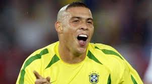 سنوات 2000 2001 2002 2003 2004: Ù„Ù…Ø§Ø°Ø§ Ø§Ø¹ØªØ°Ø± Ø±ÙˆÙ†Ø§Ù„Ø¯Ùˆ Ù…Ù† Ø£Ù…Ù‡Ø§Øª Ø§Ù„Ø¹Ø§Ù„Ù… Ø¹Ù† Ù‚ØµØ© Ø´Ø¹Ø±Ù‡ ÙÙŠ Ù…ÙˆÙ†Ø¯ÙŠØ§Ù„ 2002 Ø§Ù„Ø±ÙŠØ§Ø¶ÙŠ Ù…Ù„Ø§Ø¹Ø¨ Ø¯ÙˆÙ„ÙŠØ© Ø§Ù„Ø¨ÙŠØ§Ù†