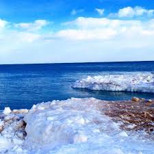 Buses And Backpacks On Instagram Daycation To What Looks Like Antarctica Milwaukee Wisconsin Daycation Lake Michigan