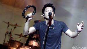 Dapatkan lirik lagu lain oleh peterpan di kapanlagi.com. Lirik Mimpi Yang Sempurna Dari Peterpan