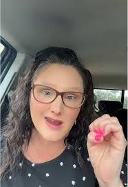 Tara Noel's Instagram, Twitter & Facebook