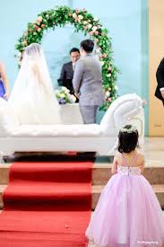 Flower Girl Looks At Married Couple In 2020 Wedding Photography Inspiration Newly Married Couple Married Couple