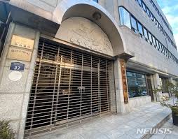 승리제단 신도가 학원강사…증상 나흘 버티다 확진. Snbfvcziglwocm