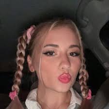 Maria Mouchaham's Instagram, Twitter & Facebook