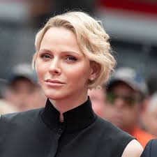 Jun 25, 2021 · le 1er juillet 2011, monaco célébrait avec faste l'union du prince albert ii et de la belle charlene wittstock. Charlene De Monaco Les Photos De Ses Tendres Retrouvailles Avec Le Prince Albert Et Leurs Enfants Femme Actuelle Le Mag