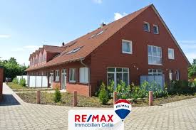 Das zimmer ist teilmöbliert und mit einem bett (inkl. 1 Zimmer Wohnungen Oder 1 Raum Wohnung In Wolfsburg Mieten