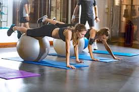 Ein wichtiger faktor auf dem weg zu einem flachen bauch ist eine gesunde ernährung. Die 10 Besten Bauchubungen Ohne Sit Ups