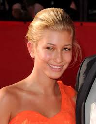 😜 Hailey Bieber's Veneers