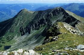 ^ vedere de pe pietrosul rodnei. Ineu La Izvoarele Somesului Mare