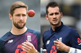 Do you prefer chris woakes with the beard or without the beard? Chris Woakes Comes Out To Support Batsman Alex Hales