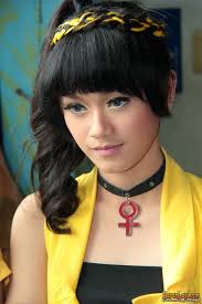 Curhat Jadi Sandwich Generation, 10 Potret Jadul Dara The Virgin yang Bikin  Nostalgia