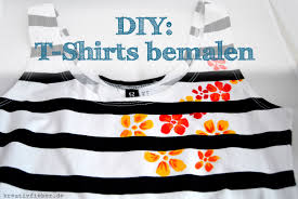 Geht aber auch mit fleckenentferner den es übrigens nicht nur für kuli sondern auch alles. Diy T Shirts Bemalen Drei Techniken Mit Und Ohne Schablone