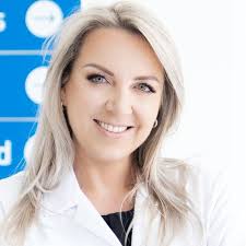 Sandra Kase's Instagram, Twitter & Facebook