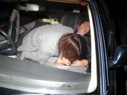 Mobil Goyang di Taman Barito Jadi Tontonan Warga