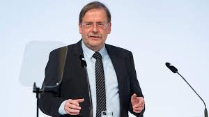 Seit 2013 geschäftsführer der bauakademie dr. Dr Rainer Koch Erlautert Entscheidung Zugunsten Von Uerdingen Dfb Deutscher Fussball Bund E V