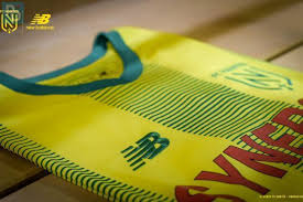 Nouveau logo épuré du fc nantes confortable. Fc Nantes Le Club Officialise Son Nouveau Maillot Et Son Nouveau Logo Sport Nantes Maville Com