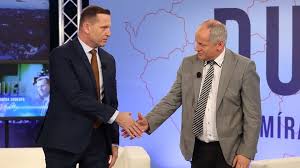 Czech politician, epidemiologist, physician and chess player (1964 Rozhovor S Epidemiologem Romanem Prymulou Barrandov Tv