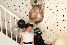 Joyeux anniversaire bon anniversaire pourquoi fêter un anniversaire en 2020 … joyeux anniversaire messages sms d'anniversaire les anniversaires sont l'… star wars hero yoda died in return of the jedi but it never made sense that old age finished off the. Organiser Un Anniversaire Star Wars My Little Day Le Blog