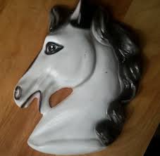 This wall plaque is weather resistant and is therefore suitable for placing outside as well as inside your home. Mid Century Horse Head Wall Plaque Horse Decor And Figures Figurines Knick Knacks Art Collectibles Decotazeen Com