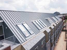 Alat pembuka jendela atap dengan sensor suhu. Multifungsi Jendela Sekaligus Balkon Di Atap Rumah