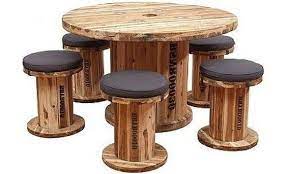 houten kabel haspel en klos hergebruik als tafels en stoelen houten kabelspoelen houten klos houten spoelen