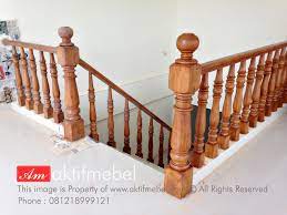 Proses pembuatan pagar kayu motif ukir kalimantan, terbuat dari bahan kayu ulin yang anti panas, anti air, dan anti rayap. Aktif Mebel Bubutan Railing Tangga Kayu Jati