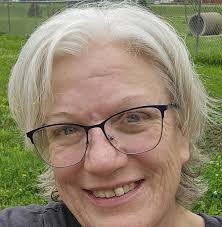 What size vehicle is best for full-time travel?