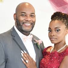 Lynn Bomar's Instagram, Twitter & Facebook