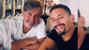 Un canto necesario de amor y ricardo montaner se adelantó a la navidad para hacer un regalo en forma de canción a todos sus. Ricardo Montaner Reacciona A La Foto De Su Hijo Vestido De Mujer