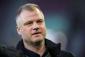 VfB Stuttgart: „... dann wird es in 20 Jahren keinen Profifußball mehr in  Deutschland geben“