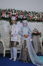Memang para wanita bisa tampil cantik dan mempesona dengan menggunakan model gaun pengantin khas adat jawa ini. Makeup Akad Nikah Pasar Baru Rias Pengantin Hijab Syar I