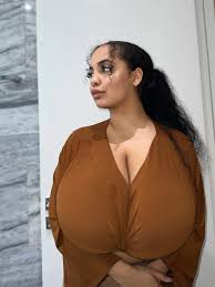 Laylas main-account-busty-curvy-babes