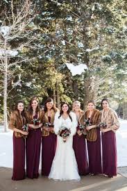Porque este debe coincidir con los colores del boda, sin dejar de para un matrimonio en invierno es muy común que los vestidos de las damas de honor llevan mangas. Ideas Para Celebrar Una Boda En Invierno Winter Bridesmaid Dresses Winter Wedding Trends Winter Bridesmaids