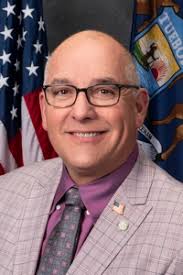 PHOTO RELEASE** Huizenga sworn in as 28th District state senator