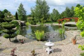 Ein beliebtes gestaltungsmotiv fernöstlicher gärten sind die zickzackbrücken, sie sollen den zugang böser geister verhindern. Einen Japanischen Garten Anlegen Unsere Vorschlage