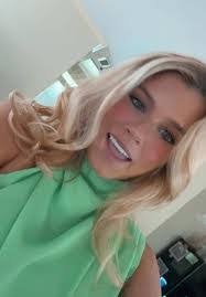 Kendall Burris's Instagram, Twitter & Facebook