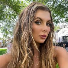 Briana Nicole's Instagram, Twitter & Facebook