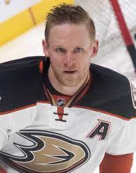 Perry was drafted in the first round, 28th overall, by the mighty ducks of anaheim in the 2003 nhl entry draft and won the stanley cup with the club in 2007. Datei Corey Perry 2016 Cropped Jpg Wikipedia