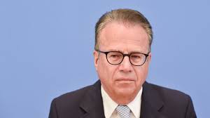 Weise skeptisch bei Weitergabe von Arzt-Gutachten