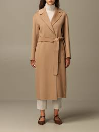 Expertly made in italy from the softest camel hair, this piece has an optional belt and a large hood to protect your face from icy winds. Ù…ÙˆØ±Ø¯ Ø§Ù„Ø£Ø³Ù„Ø§Ùƒ Ø³Ø±Ø¹Ø© Max Mara Long Coat Dsvdedommel Com
