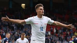 Patrik schick (born 24 january 1996) is a czech professional footballer who plays as a forward for bundesliga club bayer leverkusen and the czech republic national team. Patrik Shik Futbolist Chehiya Bajer Sport Ekspress